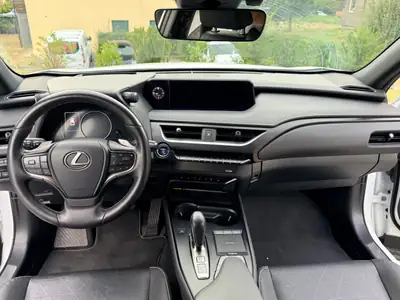 Lexus UX 300e Excellence — SUV électrique compact, 70 000 km, état impeccable — arrière