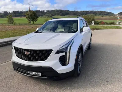 Cadillac XT4 2.0 T Premium Luxury AWD — SUV américain robuste, entretien récent — vista posteriore