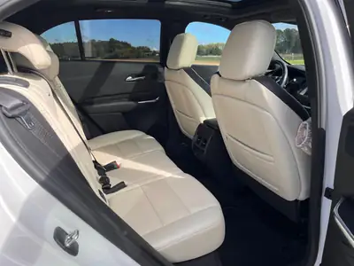 Cadillac XT4 2.0 T Premium Luxury AWD — SUV américain robuste, entretien récent — dettaglio
