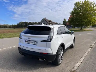Cadillac XT4 2.0 T Premium Luxury AWD — SUV américain robuste, entretien récent — interni