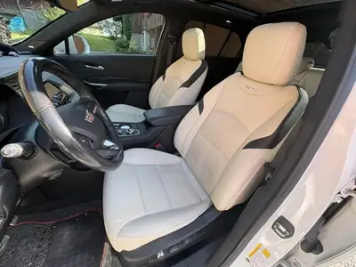 Cadillac XT4 2.0 T Premium Luxury AWD — SUV américain robuste, entretien récent — Miniatura 7