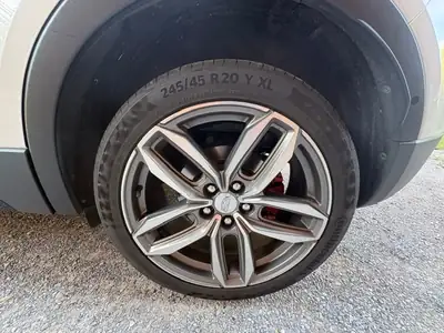 Cadillac XT4 2.0 T Premium Luxury AWD — SUV américain robuste, entretien récent — Miniatura 9