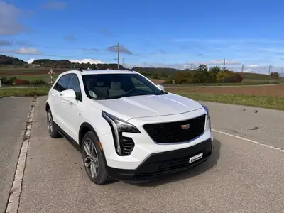 Cadillac XT4 2.0 T Premium Luxury AWD — SUV américain robuste, entretien récent — Miniatura 8