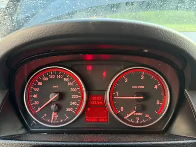 BMW X1 18d xDrive — SUV compact diesel robuste, 237'000 km — vue extérieure