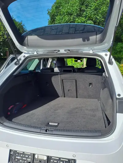 SEAT Leon 1.5 eTSI 150 FR DSG — Break hybride léger, 80 000 km, sans sinistre — Miniature 9