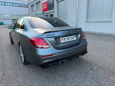 Mercedes-Benz E 63 S AMG 4matic+ — 612 ch de performance pure, sans accident — Seitenansicht