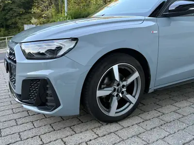 Audi A1 1.5 35 TFSI S-Tronic — Citadine dynamique, faible kilométrage, sans accident — Heckansicht