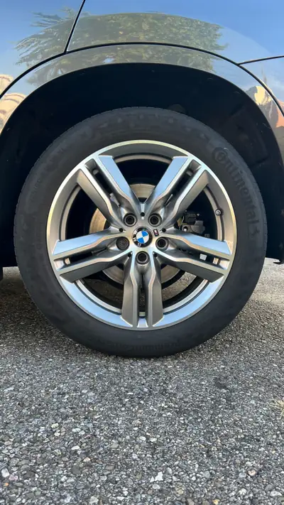 BMW X1 20d xDrive SAG — SUV compact diesel performant, historique sans sinistre — Innenraum