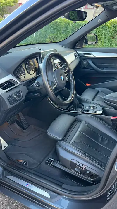 BMW X1 20d xDrive SAG — SUV compact diesel performant, historique sans sinistre — Armaturenbrett