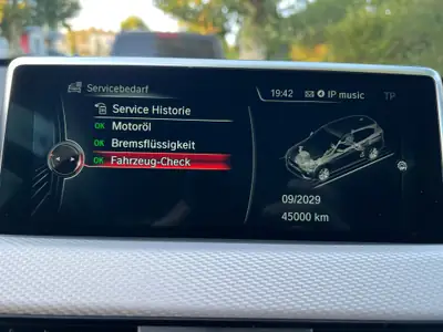 BMW X1 20d xDrive SAG — SUV compact diesel performant, historique sans sinistre — Miniatur 9