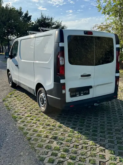 Opel Vivaro 1.6 CDTI 145 — Utilitaire compact fiable, frais révisionné — Heckansicht