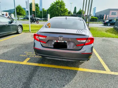 Honda Accord Touring 2.0 Turbo — Élégance et Performance réunies — Heckansicht