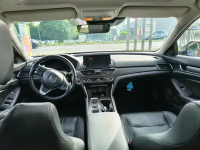 Honda Accord Touring 2.0 Turbo — Élégance et Performance réunies — Detail