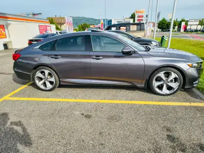Honda Accord Touring 2.0 Turbo — Élégance et Performance réunies — Armaturenbrett