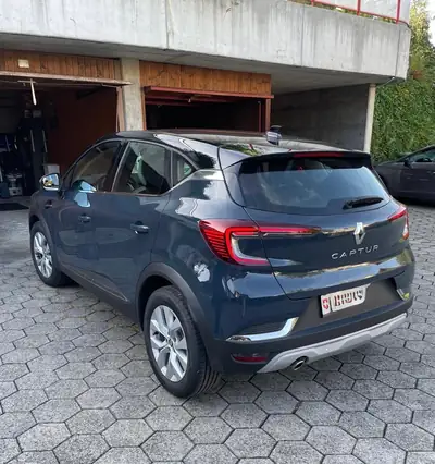 Renault Captur 2021 — Petit SUV urbain, toit panoramique, seulement 31'000 km — side view