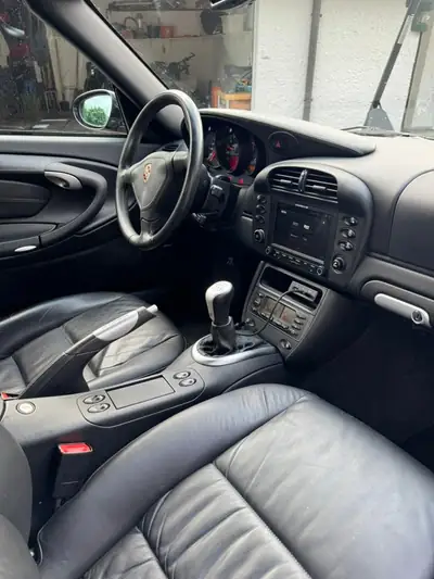 Porsche 911 Carrera 4 Cabriolet — 320 ch, boîte manuelle, 70'000 km — détail