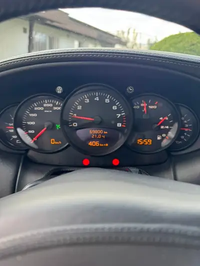 Porsche 911 Carrera 4 Cabriolet — 320 ch, boîte manuelle, 70'000 km — tableau de bord