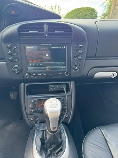 Porsche 911 Carrera 4 Cabriolet — 320 ch, boîte manuelle, 70'000 km — intérieur