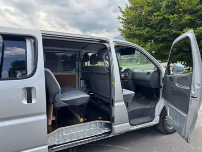 Toyota Hi-Ace 2.5 D-4D — Fourgon utilitaire fiable et économique, diesel manuel — tableau de bord