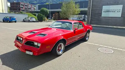 Pontiac Firebird Formula 400 1977 — Un coupé musclé américain d'exception — côté