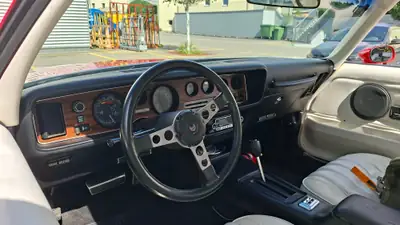 Pontiac Firebird Formula 400 1977 — Un coupé musclé américain d'exception — tableau de bord