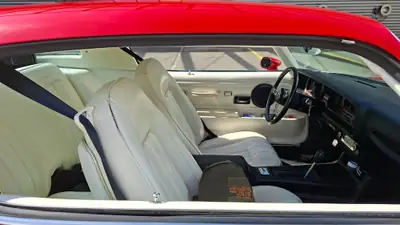 Pontiac Firebird Formula 400 1977 — Un coupé musclé américain d'exception — intérieur