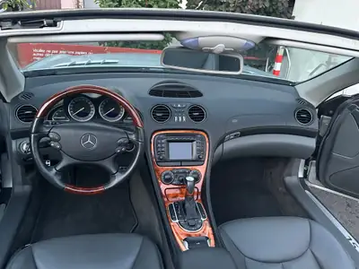 Mercedes-Benz SL 500 V8 — Roadster légendaire, 79 000 km, garantie sans sinistre — tableau de bord