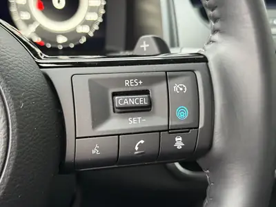 Nissan Qashqai 1.3 DIG-T MHEV N-Connecta — SUV hybride léger, faible kilométrage et garantie constructeur — Miniatura 22