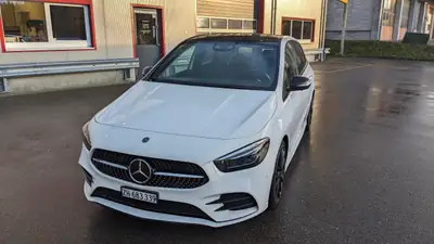 Mercedes-Benz B 220 AMG Line 4MATIC — Polyvalence sportive et traction intégrale — côté