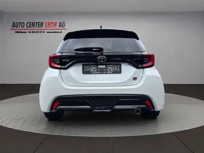 Toyota Yaris 1.5 GR Sport e-CVT — Citadine hybride neuve avec garantie 10 ans — cruscotto