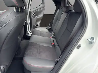 Toyota Yaris 1.5 GR Sport e-CVT — Citadine hybride neuve avec garantie 10 ans — Miniatura 13