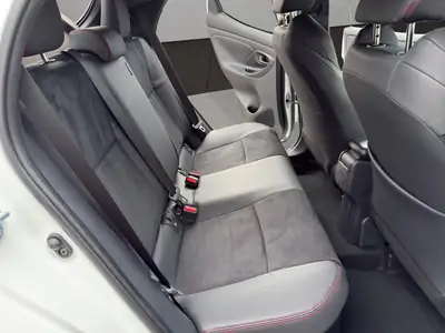 Toyota Yaris 1.5 GR Sport e-CVT — Citadine hybride neuve avec garantie 10 ans — Miniatura 18