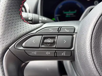 Toyota Yaris 1.5 GR Sport e-CVT — Citadine hybride neuve avec garantie 10 ans — Miniatura 23
