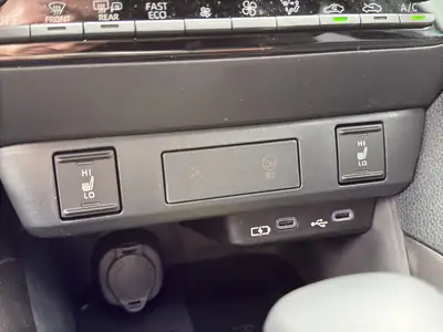 Toyota Yaris 1.5 GR Sport e-CVT — Citadine hybride neuve avec garantie 10 ans — Miniatura 25