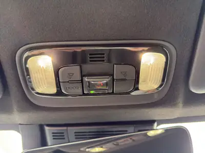 Toyota Yaris 1.5 GR Sport e-CVT — Citadine hybride neuve avec garantie 10 ans — Miniatura 27