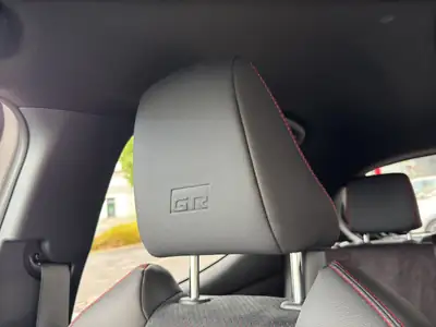 Toyota Yaris 1.5 GR Sport e-CVT — Citadine hybride neuve avec garantie 10 ans — Miniatura 30