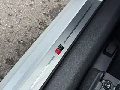 Toyota Yaris 1.5 GR Sport e-CVT — Citadine hybride neuve avec garantie 10 ans — Miniatura 31