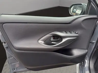 Toyota Yaris 1.5 GR Sport e-CVT — Citycar hybride neuf, technologie et garantie premium — Miniatura 12