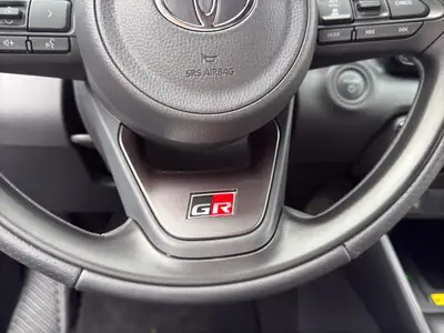 Toyota Yaris 1.5 GR Sport e-CVT — Citycar hybride neuf, technologie et garantie premium — Miniatura 27