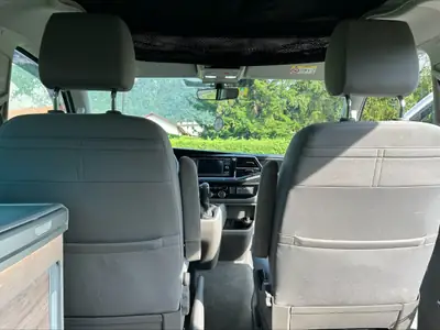 VW T6.1 2.0 TDI 204 Ocean Liberty — Van premium 4Motion, moteur puissant et polyvalent — Heckansicht