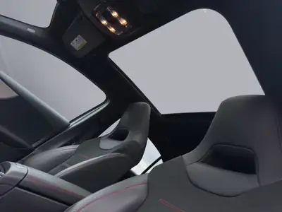 Mercedes-Benz Classe A 220 AMG Line — Berline sportive, transmission semi-automatique, 98'000 km — Miniatura 11