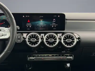Mercedes-Benz Classe A 220 AMG Line — Berline sportive, transmission semi-automatique, 98'000 km — Miniatura 14