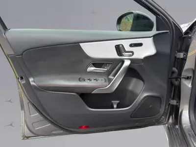 Mercedes-Benz Classe A 220 AMG Line — Berline sportive, transmission semi-automatique, 98'000 km — Miniatura 15