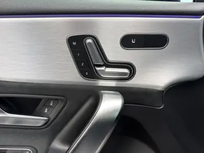Mercedes-Benz Classe A 220 AMG Line — Berline sportive, transmission semi-automatique, 98'000 km — Miniatura 19