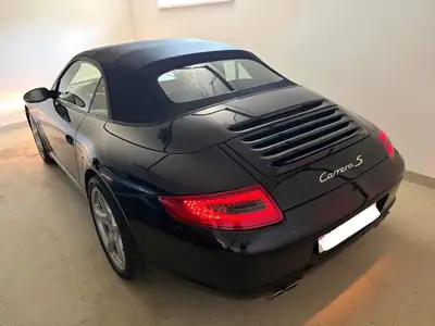 Porsche 911 Carrera S Cabriolet 355 PS — Roadster mythique, sans accident — vista posteriore