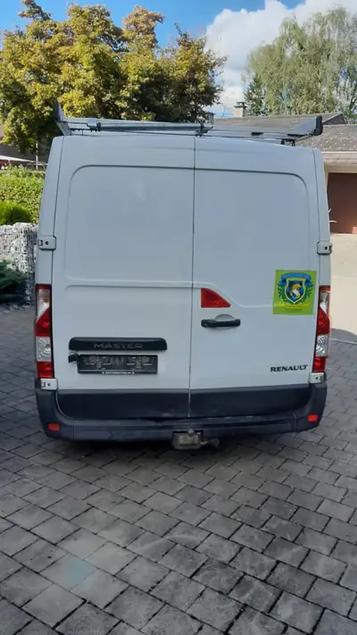 Renault Master 2.3 dCi — Utilitaire compact robuste, 145 000 km, sans sinistre — rear view