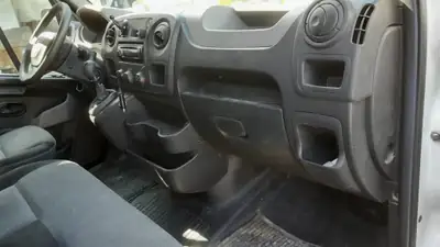 Renault Master 2.3 dCi — Utilitaire compact robuste, 145 000 km, sans sinistre — interior