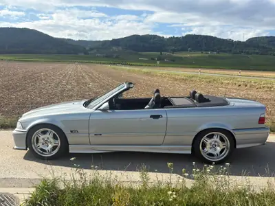 BMW M3 E36 Cabrio — Légende sportive manuelle, état exceptionnel et expertisée — Armaturenbrett
