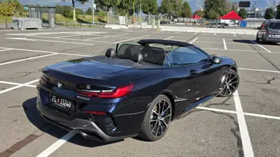 BMW M850i xDrive Individual — Cabriolet V8 sportif, 530 ch et très bas kilométrage — Innenraum
