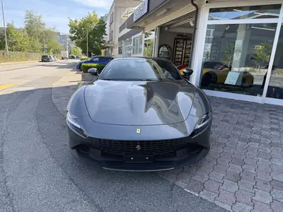 Ferrari Roma 3.9 V8 T — Coupé sport italien 620 ch, 7700 km seulement — Heckansicht